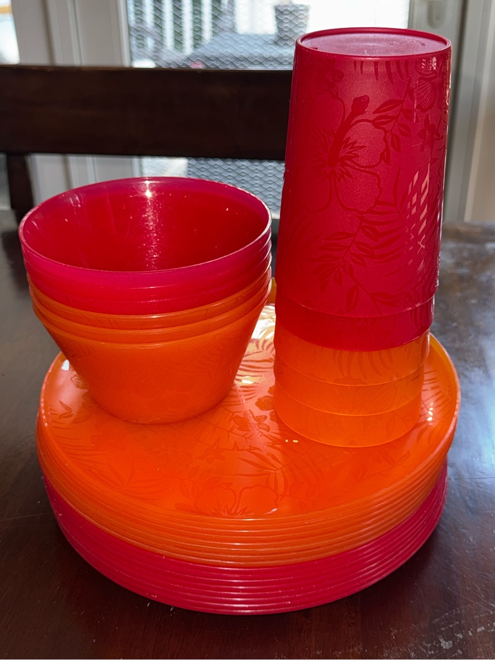 Heavy Reusable Dinnerware Plastic Hawaiian Luau Plates Bowls Cups Set